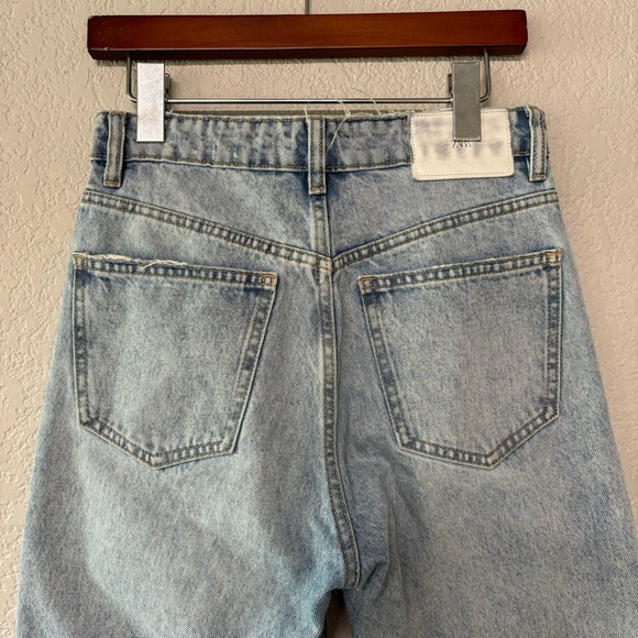 Zara High Rise‎ Straight Leg Light Wash Jeans Size 4 - Picture 4 of 8